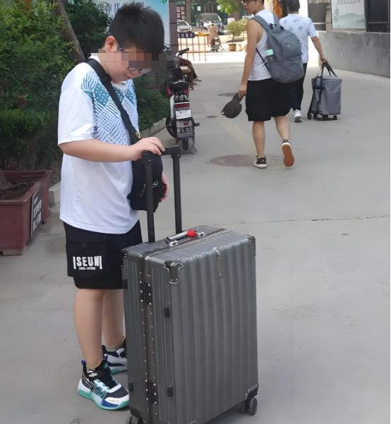 年后保姆全部继承遗产儿子看监控崩溃pg试玩上海保姆照顾79岁老太半